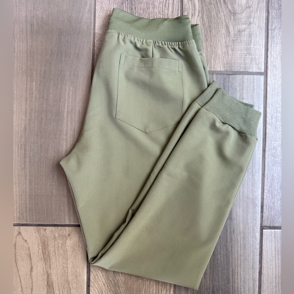 Mandala 9 Pocket Scrub Joggers